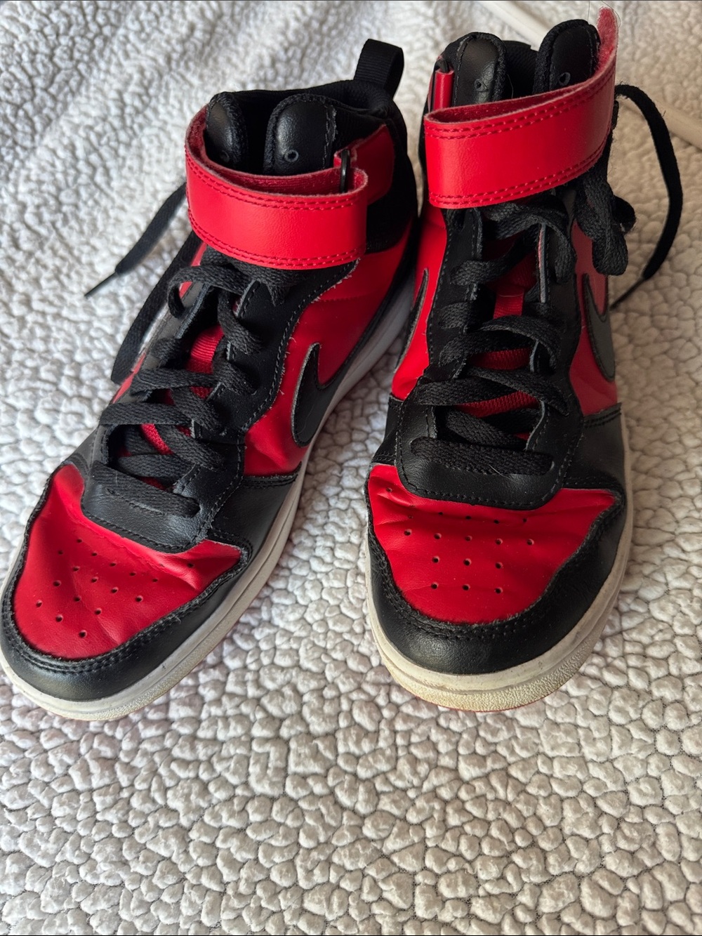 Boys Nike High-Top Sneakers in Red and Black